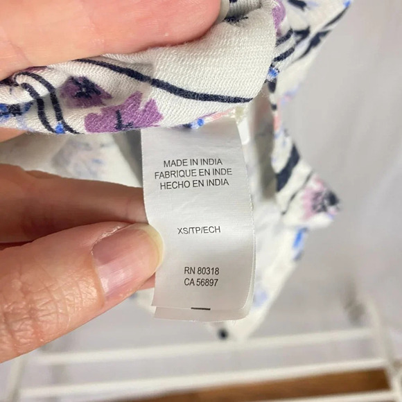 Lucky Brand Boho Floral White Purple Print  V Neck Short Sleeve Top - Picture 6 of 9